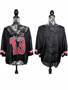Dirtee Laundry black/red perfectly distressed cropped lace jersey size large